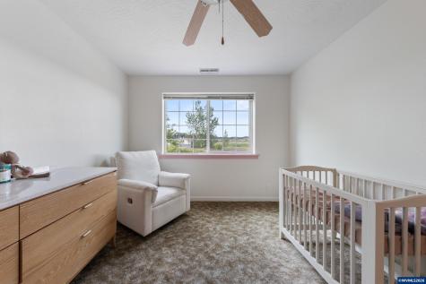 886 N 7th Street Harrisburg OR 97446