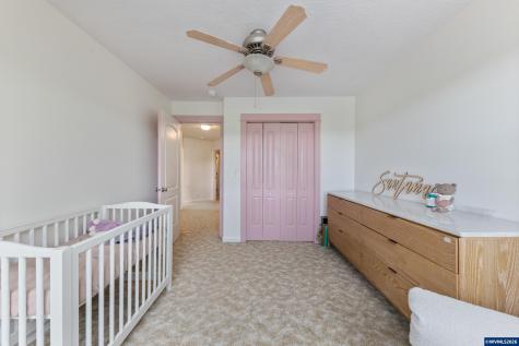 886 N 7th Street Harrisburg OR 97446