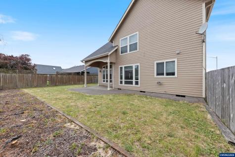 886 N 7th Street Harrisburg OR 97446