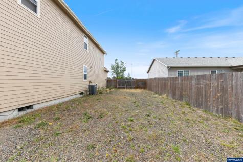 886 N 7th Street Harrisburg OR 97446