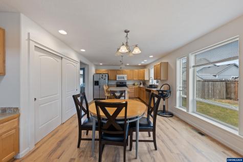 886 N 7th Street Harrisburg OR 97446