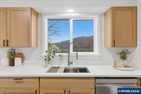 33001 Sand Ridge Road Lebanon OR 97355