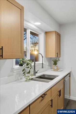 33001 Sand Ridge Road Lebanon OR 97355
