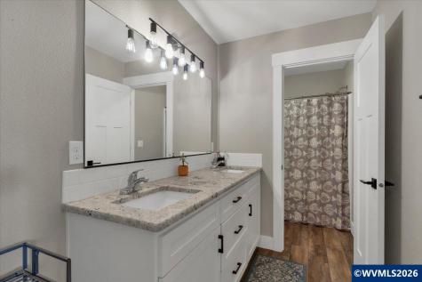 431 Grant Street Silverton OR 97381