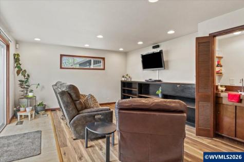 544 Clarmount Street NW Salem OR 97304