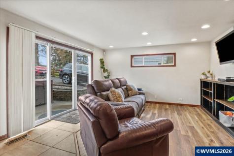 544 Clarmount Street NW Salem OR 97304