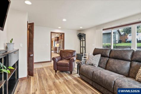 544 Clarmount Street NW Salem OR 97304
