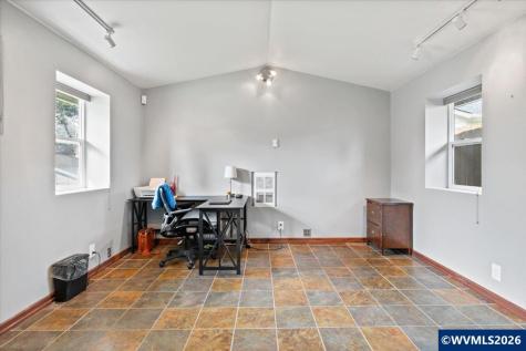 544 Clarmount Street NW Salem OR 97304