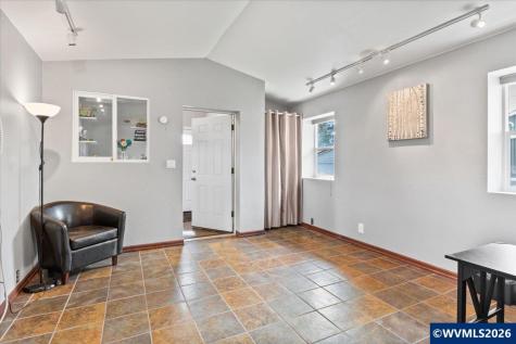 544 Clarmount Street NW Salem OR 97304
