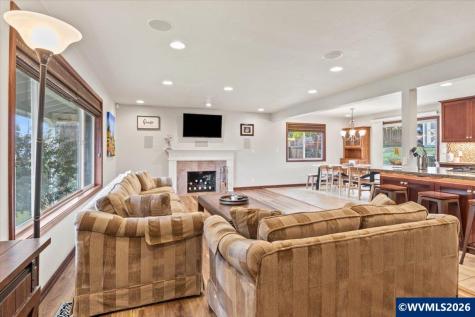 544 Clarmount Street NW Salem OR 97304