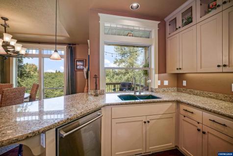 2777 Vibbert Street S Salem OR 97302