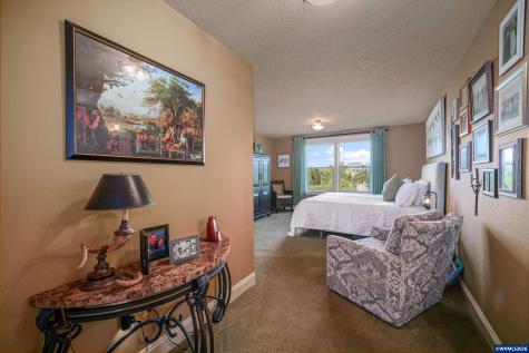2777 Vibbert Street S Salem OR 97302