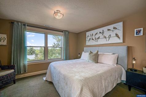 2777 Vibbert Street S Salem OR 97302
