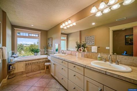 2777 Vibbert Street S Salem OR 97302