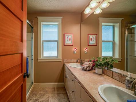 2777 Vibbert Street S Salem OR 97302