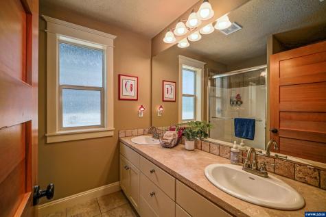 2777 Vibbert Street S Salem OR 97302