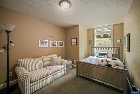 2777 Vibbert Street S Salem OR 97302