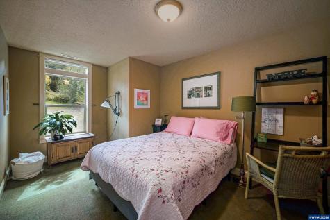 2777 Vibbert Street S Salem OR 97302