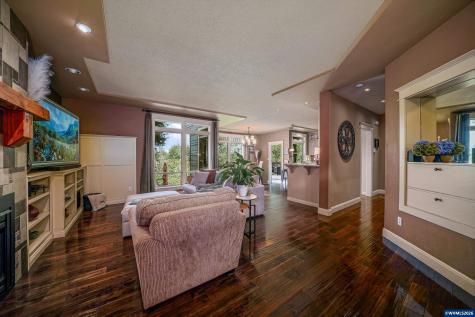 2777 Vibbert Street S Salem OR 97302