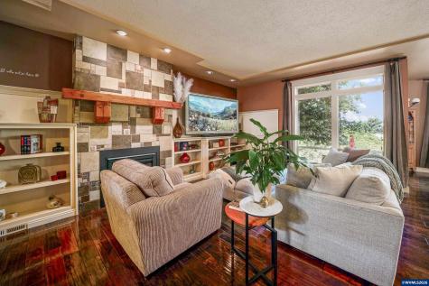 2777 Vibbert Street S Salem OR 97302