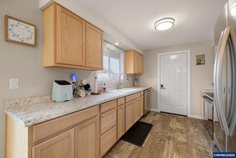430 N 6th Street Harrisburg OR 97446