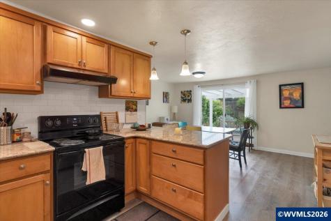 1490 Acacia Avenue Eugene OR 97408