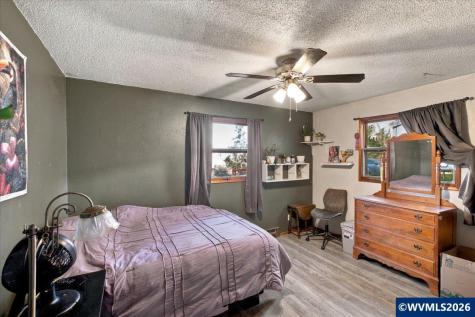 41180 Port Drive Sweet Home OR 97386