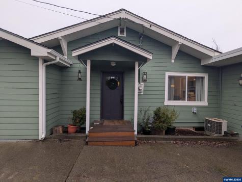 821 Liberty St Street Silverton OR 97381
