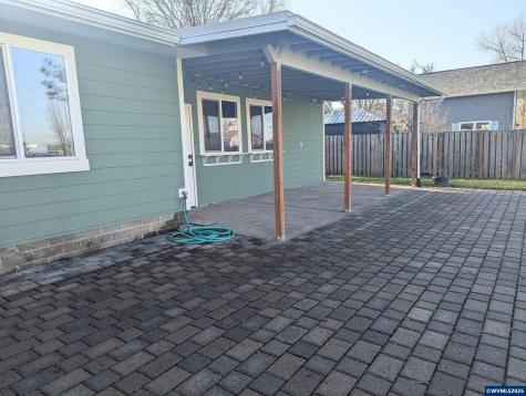 821 Liberty St Street Silverton OR 97381