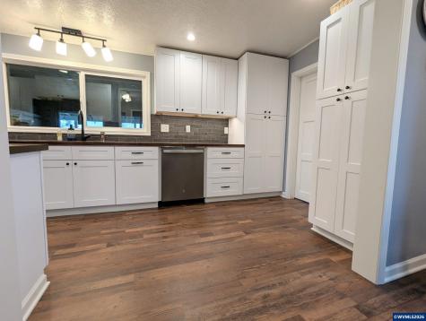 821 Liberty St Street Silverton OR 97381