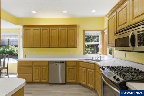 2696 Eastlake Drive SE Salem OR 97306