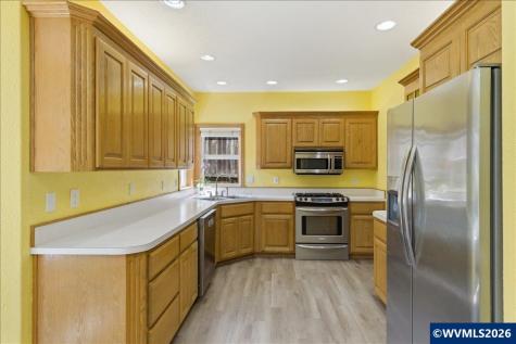 2696 Eastlake Drive SE Salem OR 97306