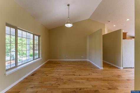 2190 NW Cluster Oak Avenue Albany OR 97321