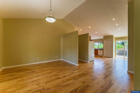 2190 NW Cluster Oak Avenue Albany OR 97321