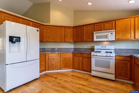 2190 NW Cluster Oak Avenue Albany OR 97321