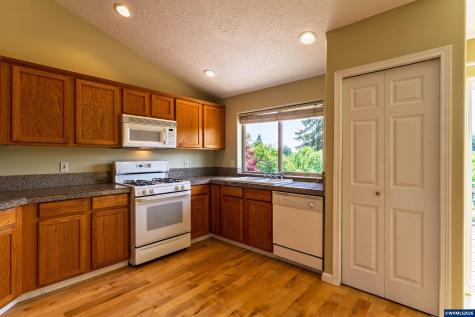 2190 NW Cluster Oak Avenue Albany OR 97321