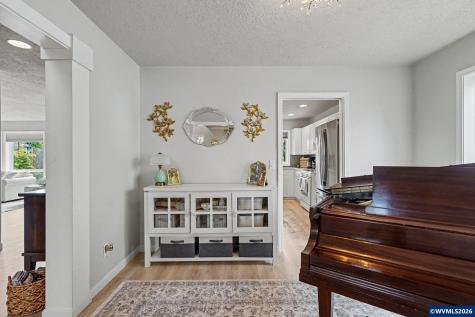 151 Breyonna Way Silverton OR 97381