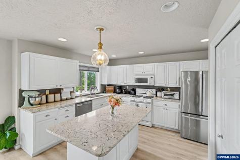 151 Breyonna Way Silverton OR 97381