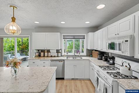 151 Breyonna Way Silverton OR 97381