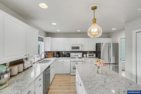 151 Breyonna Way Silverton OR 97381