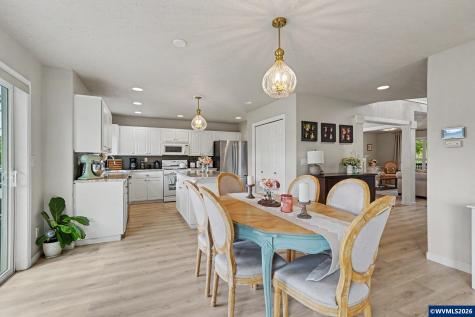 151 Breyonna Way Silverton OR 97381