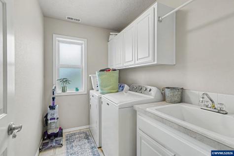 151 Breyonna Way Silverton OR 97381