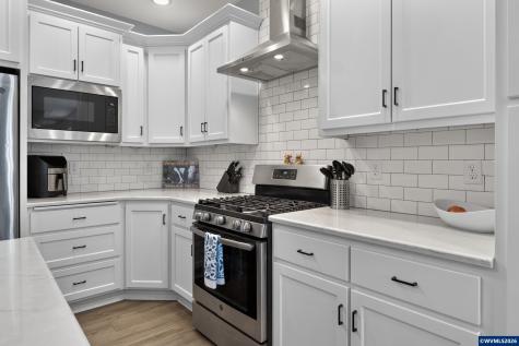 1023 Jaysie Drive Silverton OR 97381