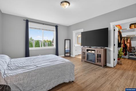 1023 Jaysie Drive Silverton OR 97381