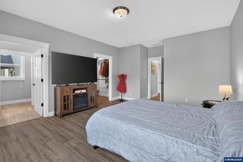 1023 Jaysie Drive Silverton OR 97381