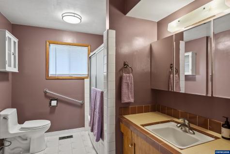 2595 Wooddale Avenue NE Salem OR 97301