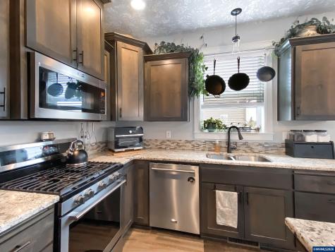 1786 Ammon Street NW Salem OR 97304