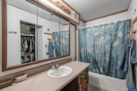 6025 SE 124th Avenue Portland OR 97236