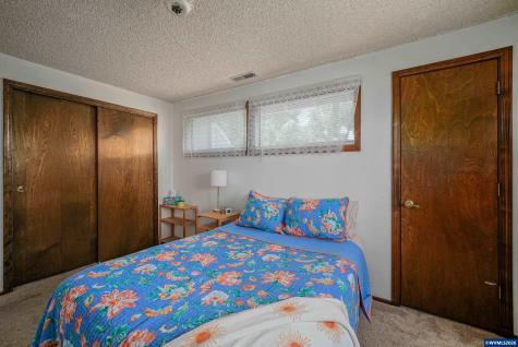 692 Fanny Court NE Salem OR 97301