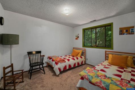 692 Fanny Court NE Salem OR 97301